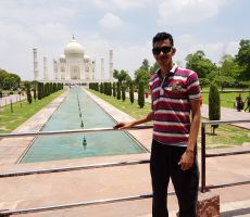 Minhaj at Tajmahal